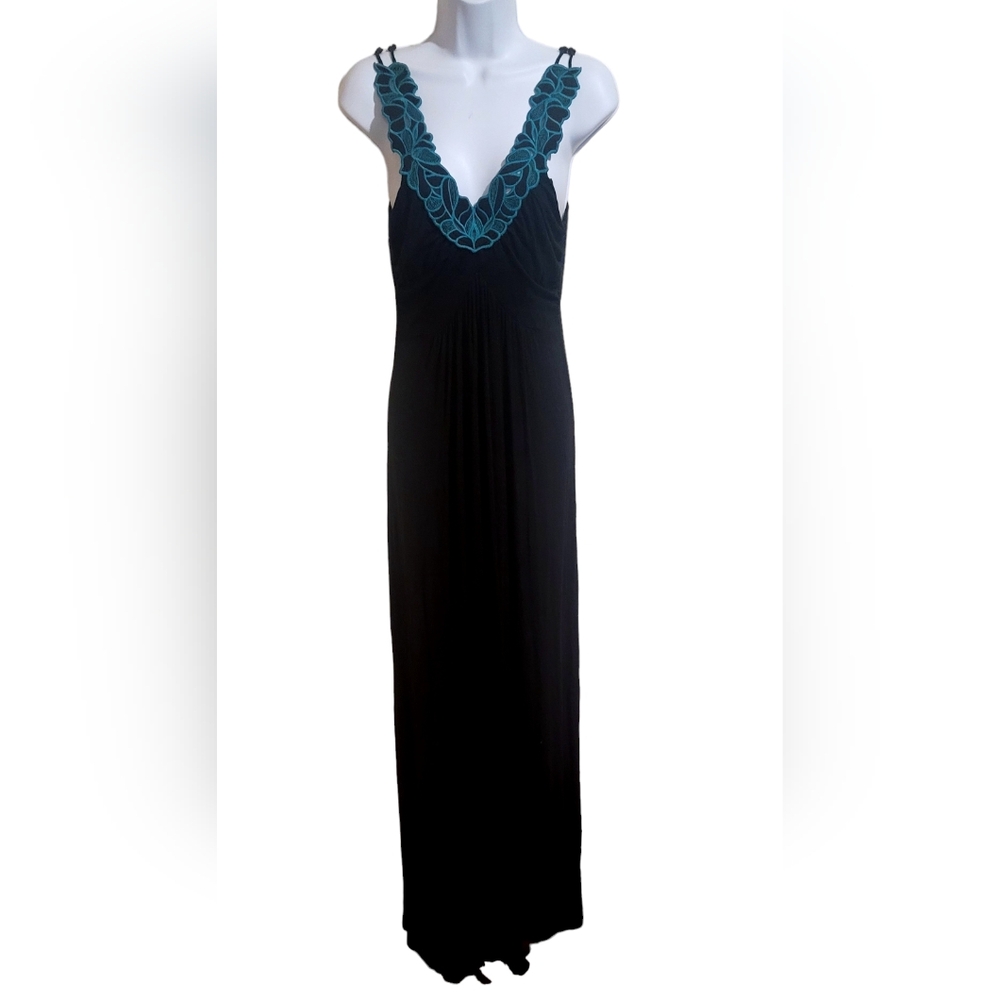 AKIKO | Long Black/Green Sleeveless V Neck Dress | Size: M